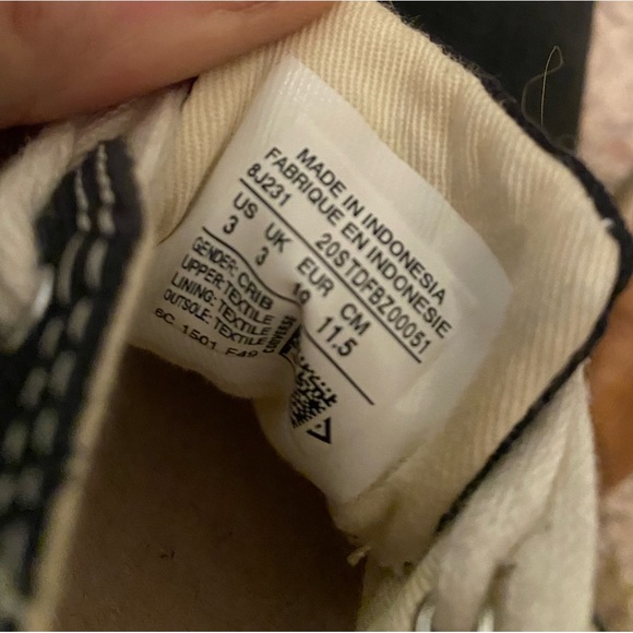 Baby converse tie shoes - Picture 3 of 3